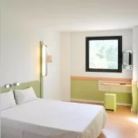 Hotel Ibis Budget Girona Costa Brava en albanya