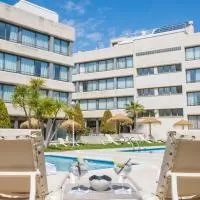 Hotel Atenea Park Suites & Apartments en castellet-i-la-gornal