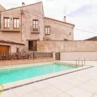 Hotel Spcaious Cottage with Private Swimming Pool in Catalonia en castellfollit-del-boix