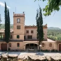 Hotel Modern Mansion in Castellnou de Bages near Forest en castellnou-de-bages