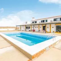 Hotel Beautiful home in Bollullos del Condado w/ Outdoor swimming pool, Outdoor swimming pool and 5 Bedrooms en villarrasa